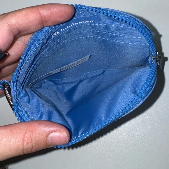 Lululemon Clippable Card Pouch in Pool Party/White - Picture 3 of 5